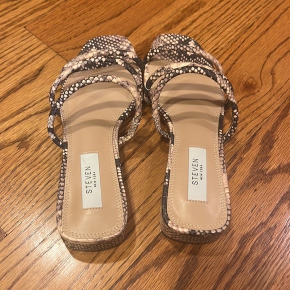 Steven Woman’s Snakeskin Heels Size 8.5 - Picture 4 of 6
